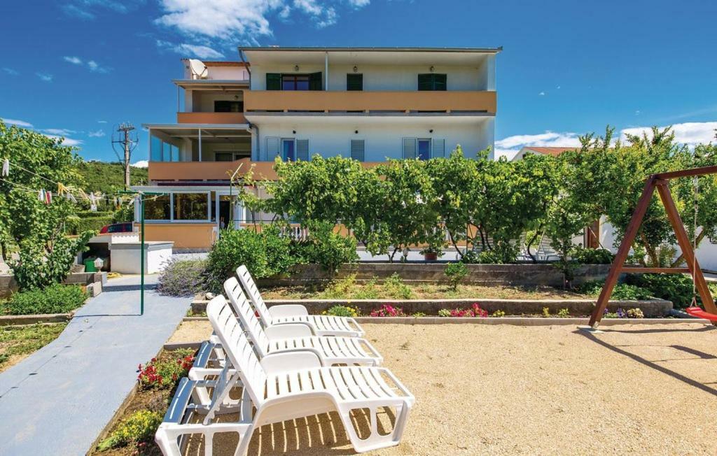 Апартаменты Hause Lupic Раб Экстерьер фото
